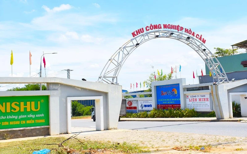 Cổng Khu Công nghiệp Hòa Cầm