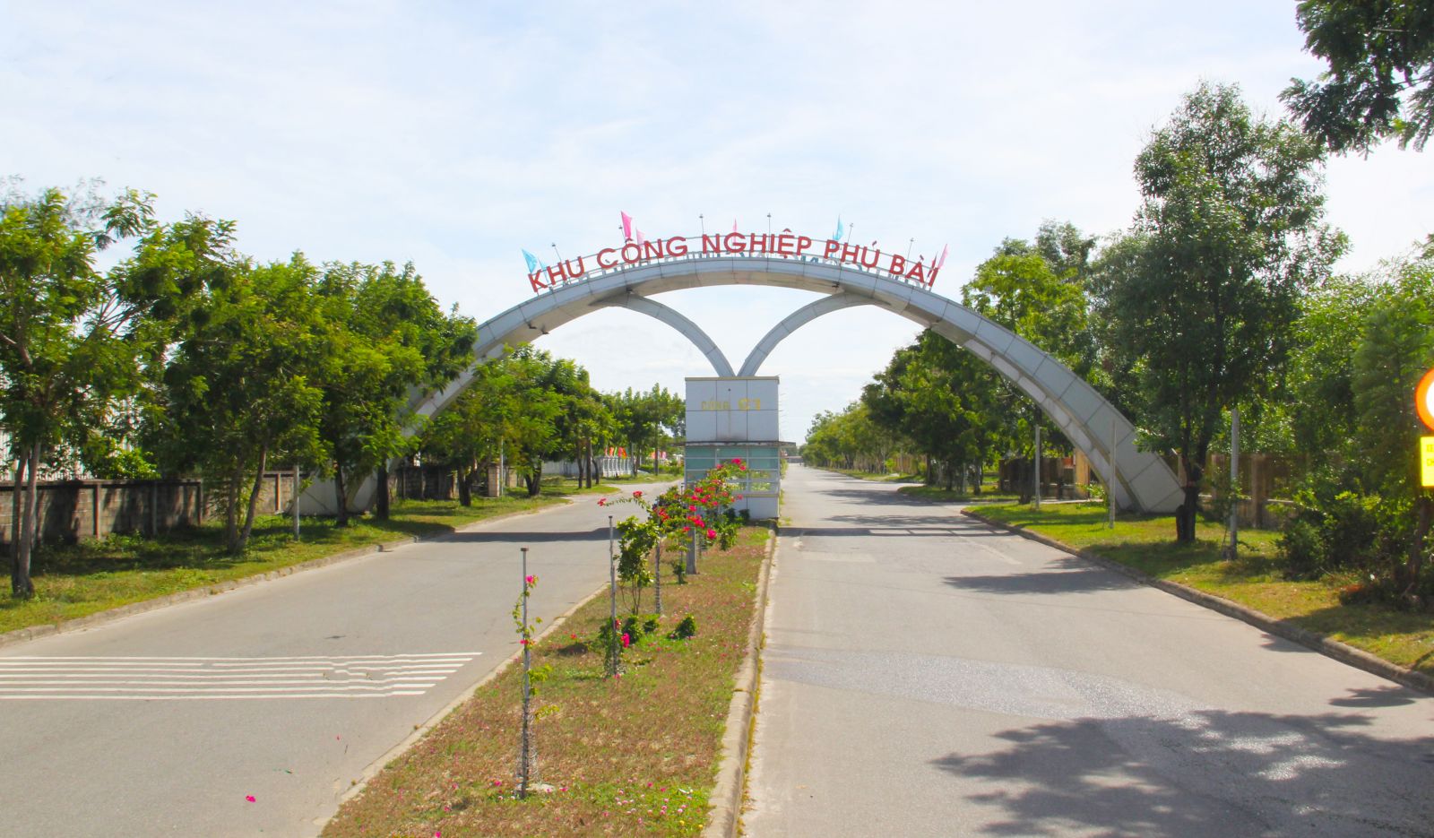 Cổng C1 – Cổng chính vào Khu công nghiệp Phú Bài