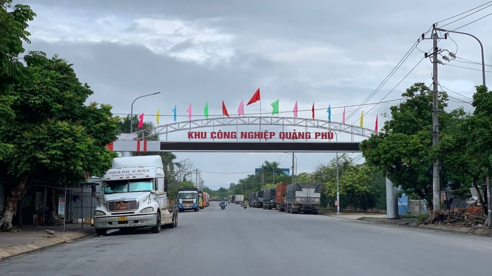 Cổng Khu Công nghiệp Quảng Phú