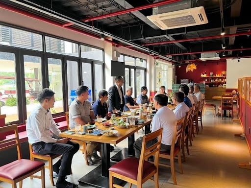 KOME Japanese Restaurantの店内